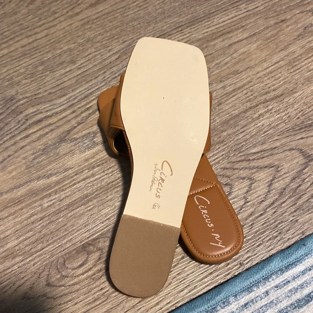 Brand new arissa slide sandal - Picture 2 of 3